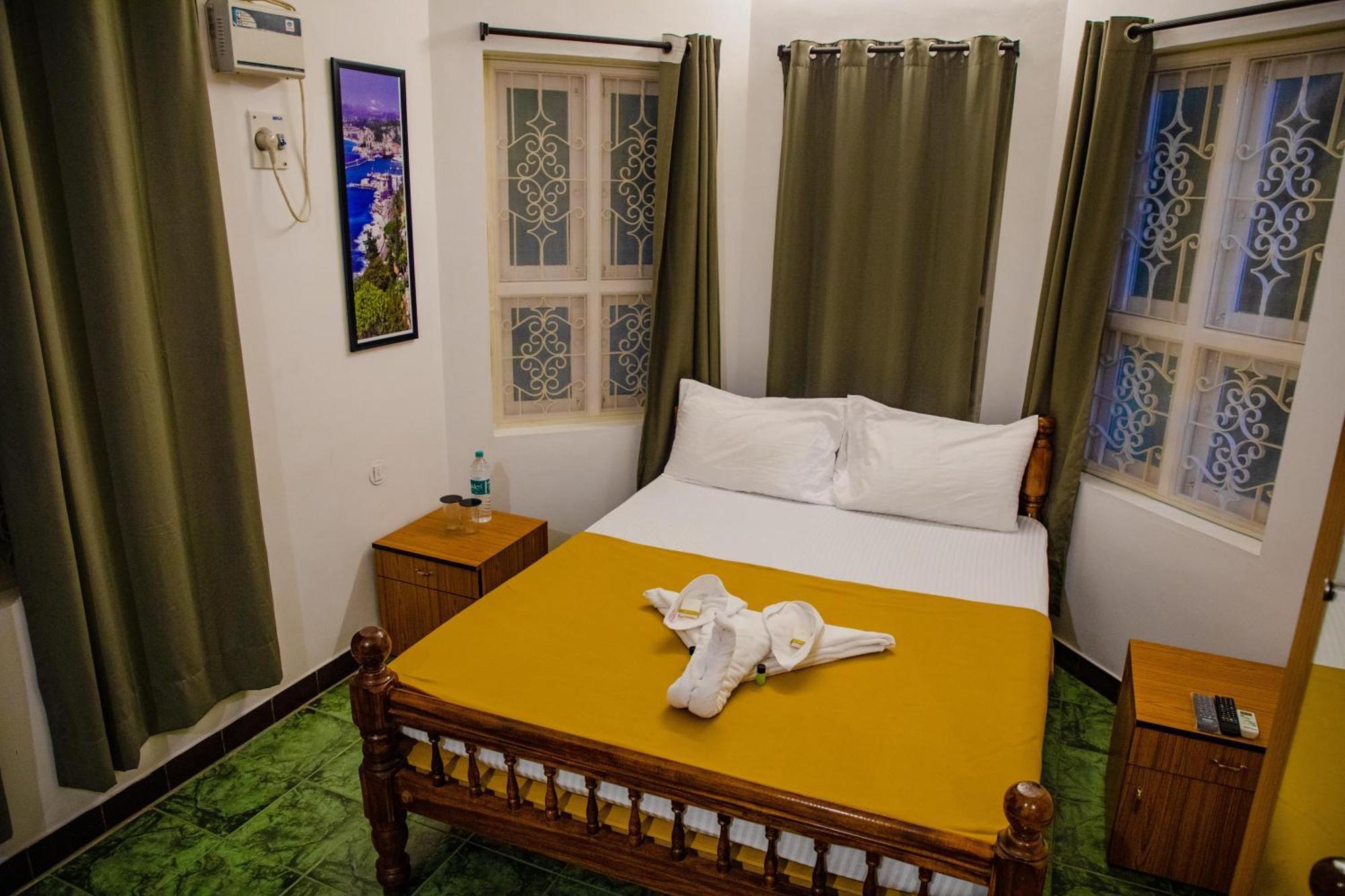 Maison Blanche Near Rock Beach Hotel ปอนดิเชอรี ภายนอก รูปภาพ